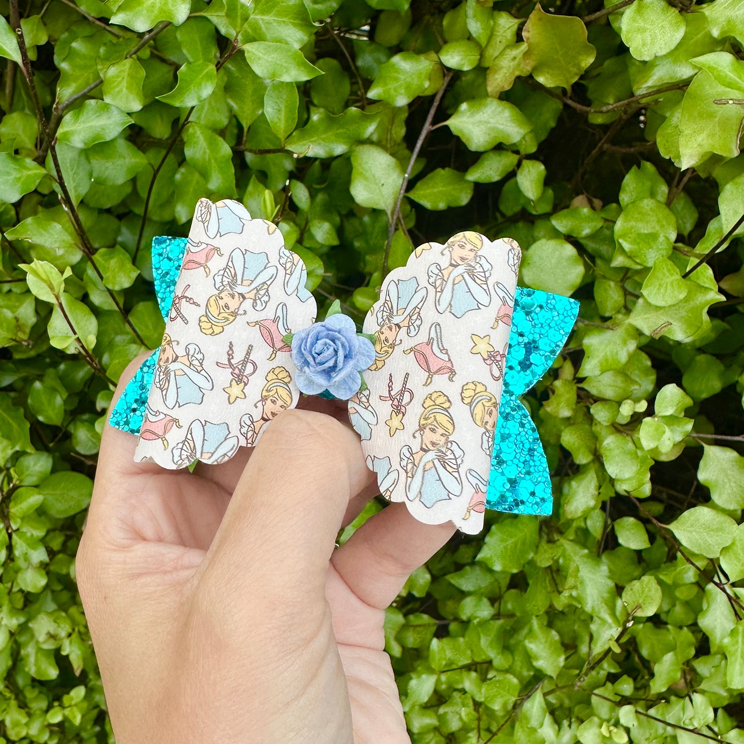 Slipper Princess Scalloped Beauty Bow (9cm)