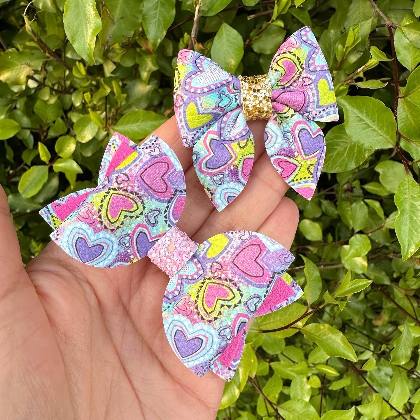 Funky Hearts Small Bow Set