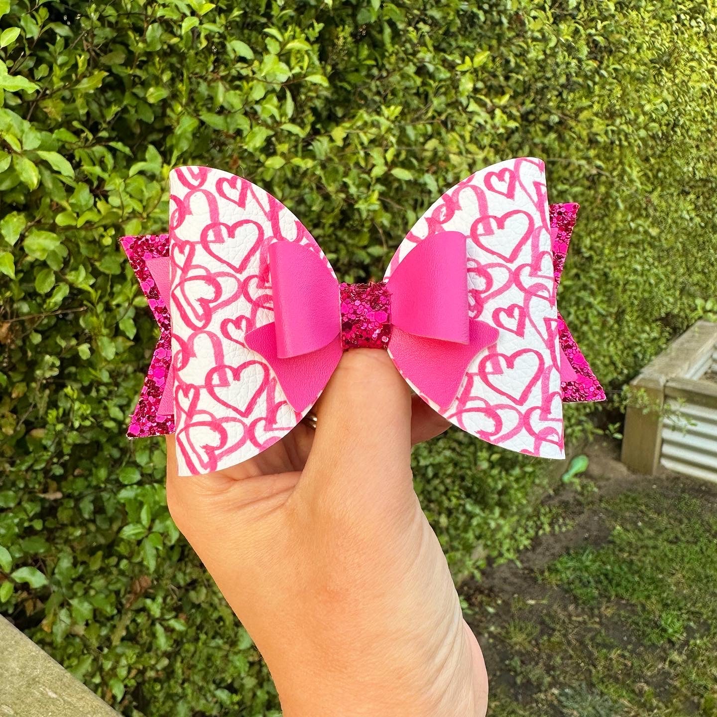 Pink Painbrush Heart Bow