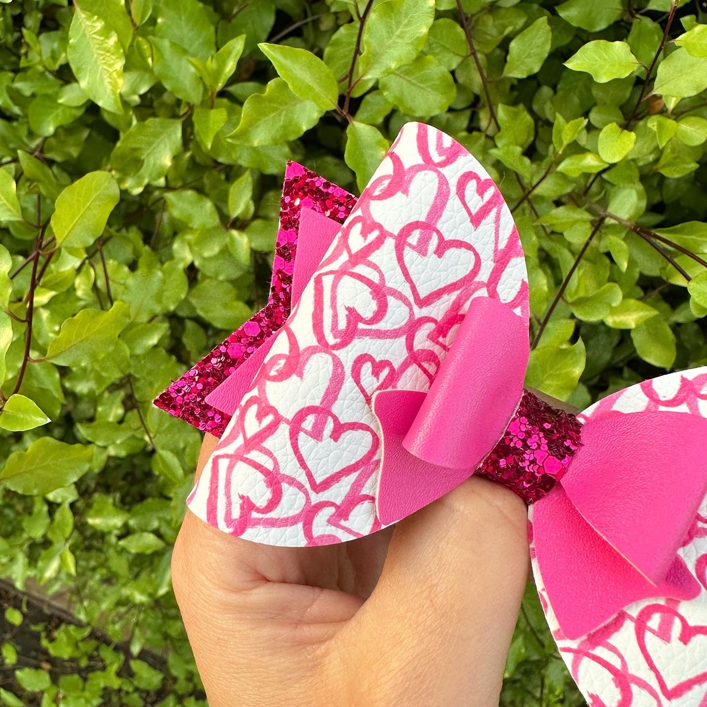 Pink Painbrush Heart Bow