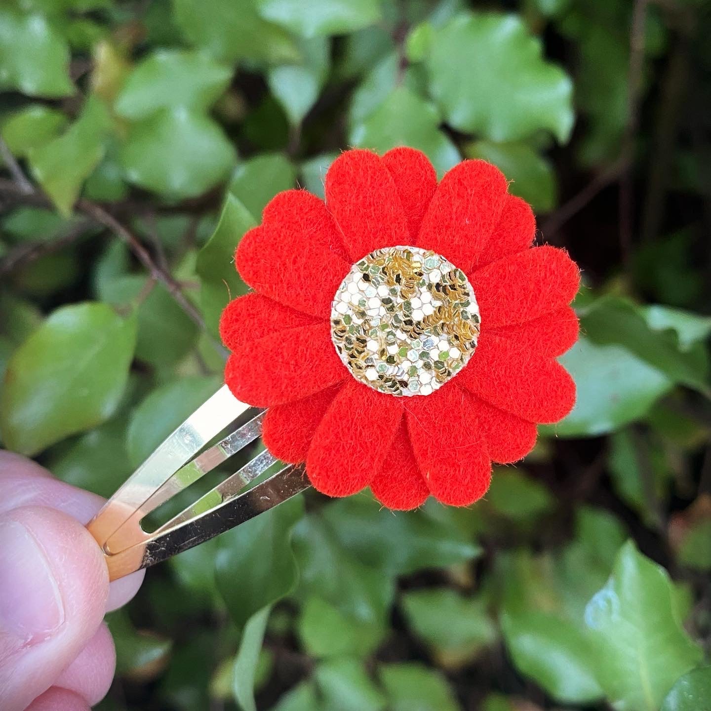 Felt Daisy Snap Clip (#56 Fire)