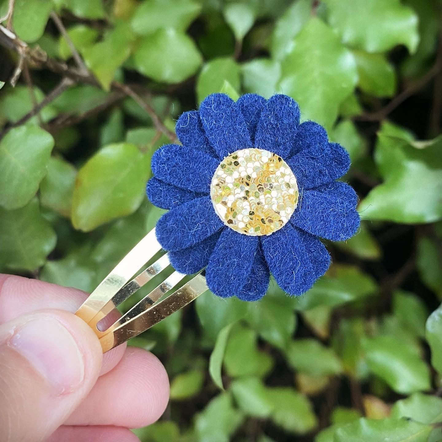 Felt Daisy Snap Clip (#71 Heathered Navy)