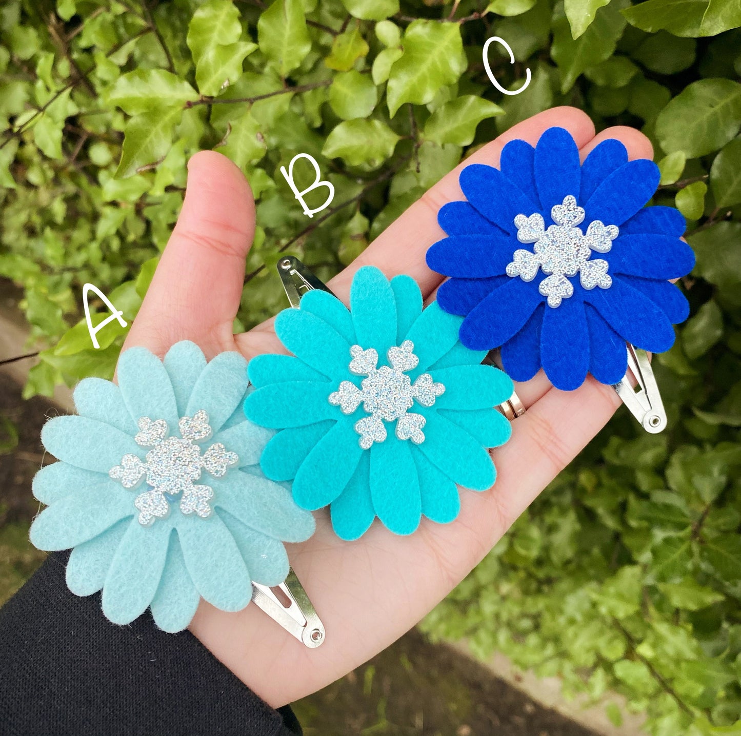 Limited Edition Snowflake Dainty Daisy Snap Clip