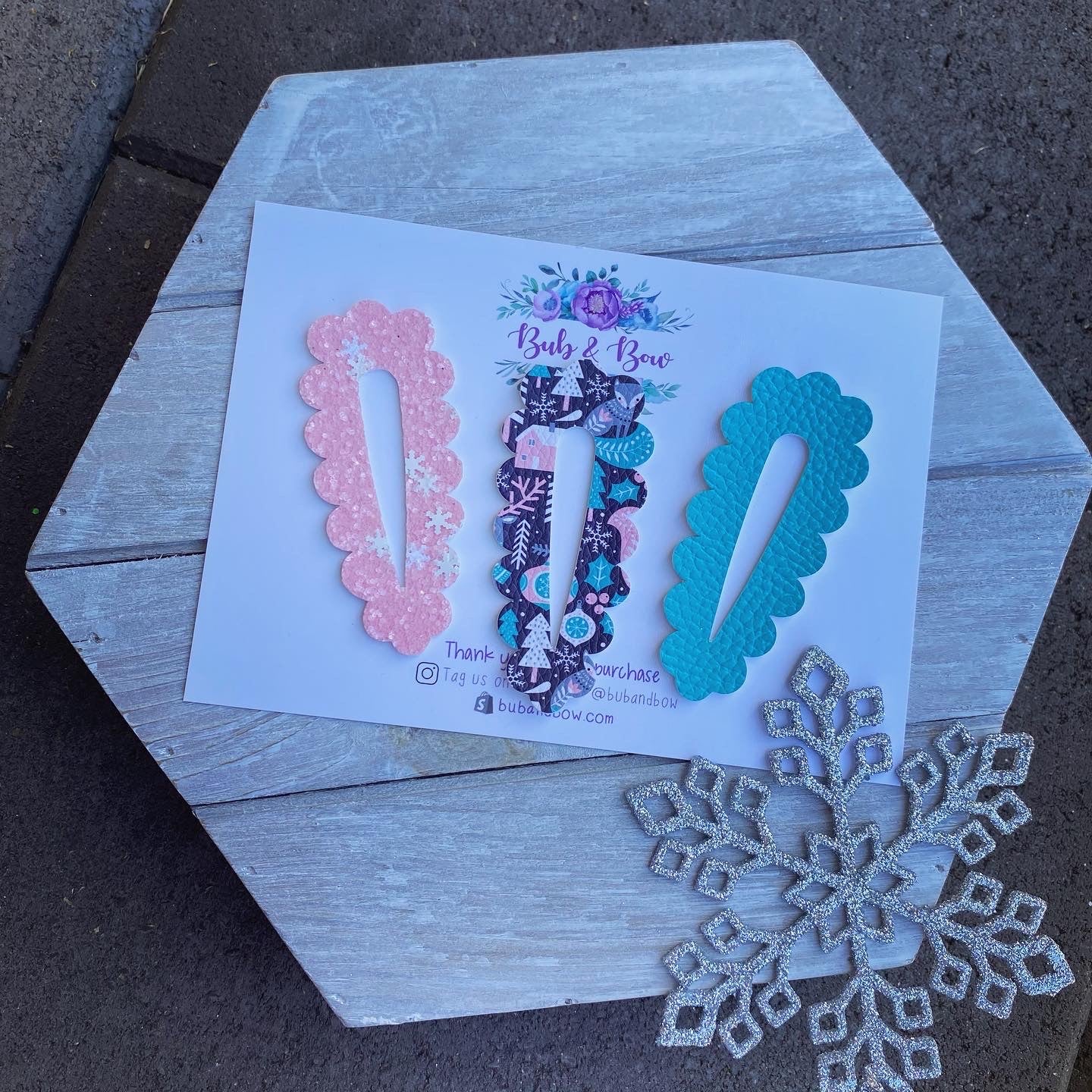 Scandi Christmas Scalloped Snap Clip Set