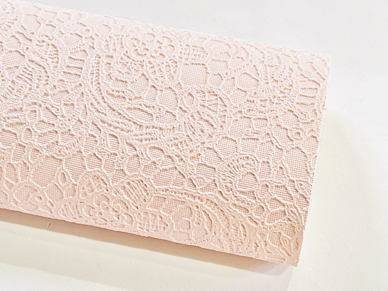 SOFT PINK Gelato Oval Scalloped Snap Clip (5cm)