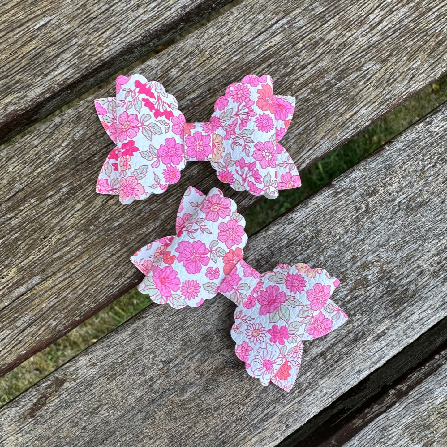 Scalloped Mini Beauty Bow (6.25cm)