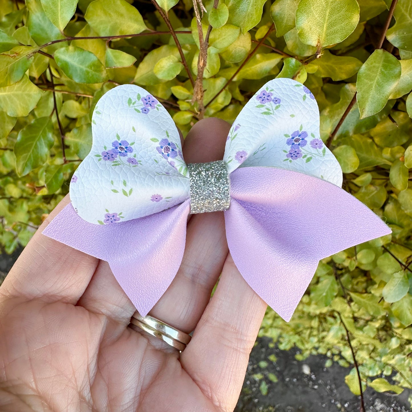 Rhea Loveable Bow (3.25”)