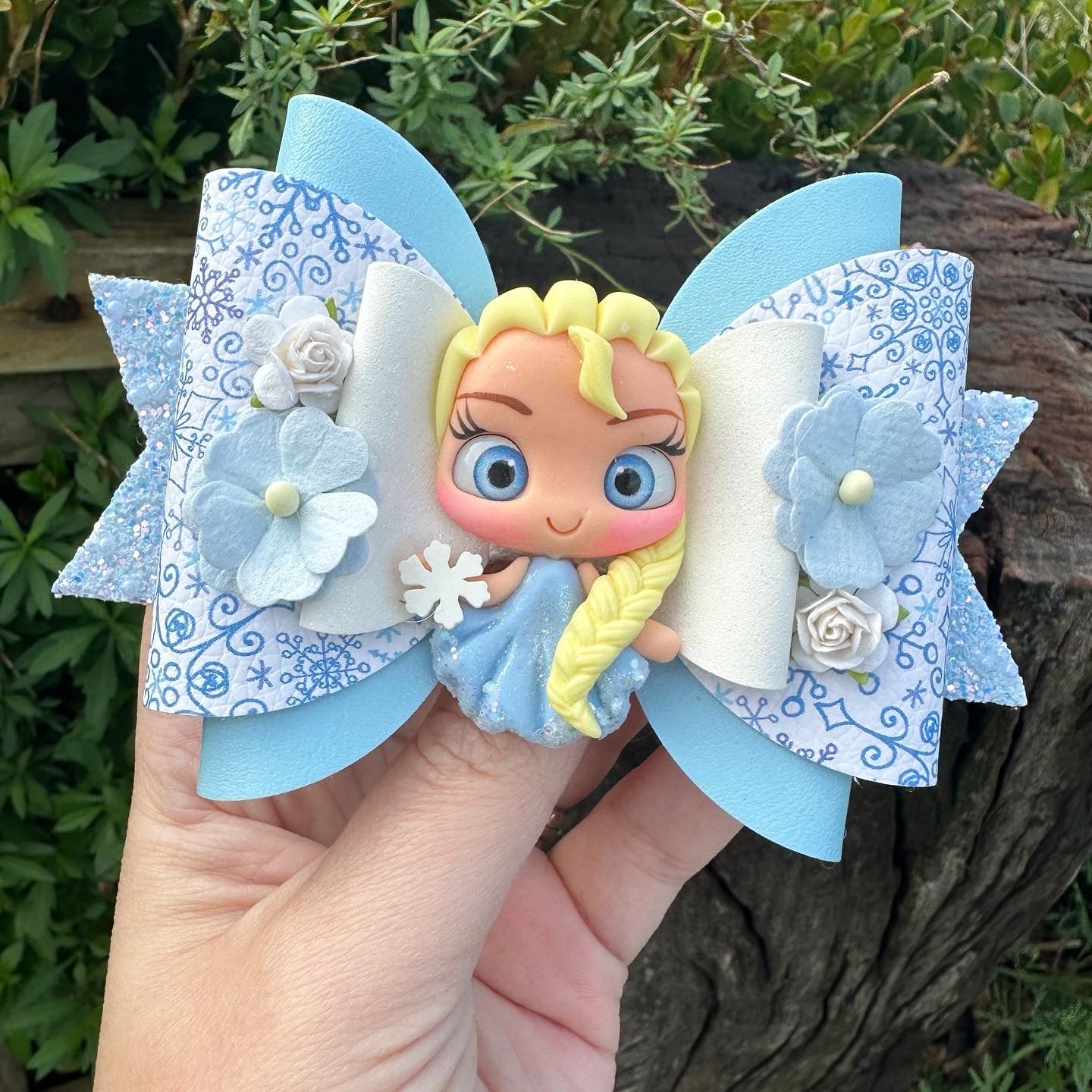 Elsa Maria Clay bow