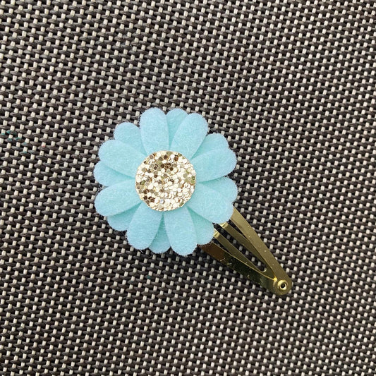 Felt Daisy Snap Clip (#52 Barely Blue)